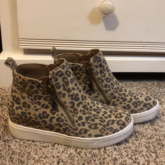 Sketchers memory foam shoes - Picture 1 of 5